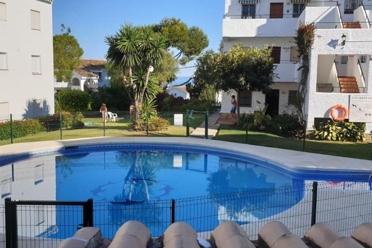 Los Geranios - Beach Apartment Ла Кала де Михас Екстериор снимка